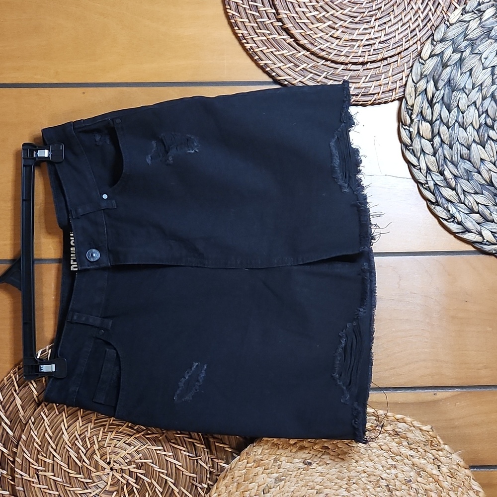 Rewash NWOT black denim distressed skirt size 5 (27)